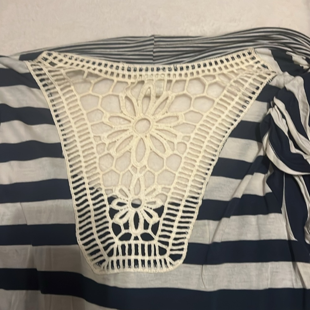 PLUS SIZE Top - Picture 3 of 4